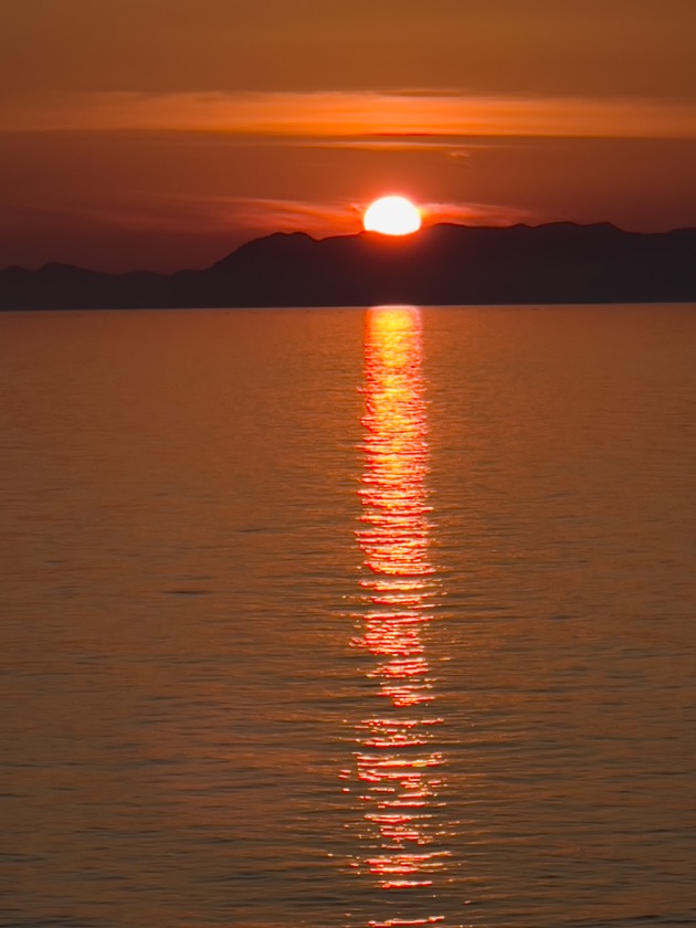 沈む夕日(内浦湾)